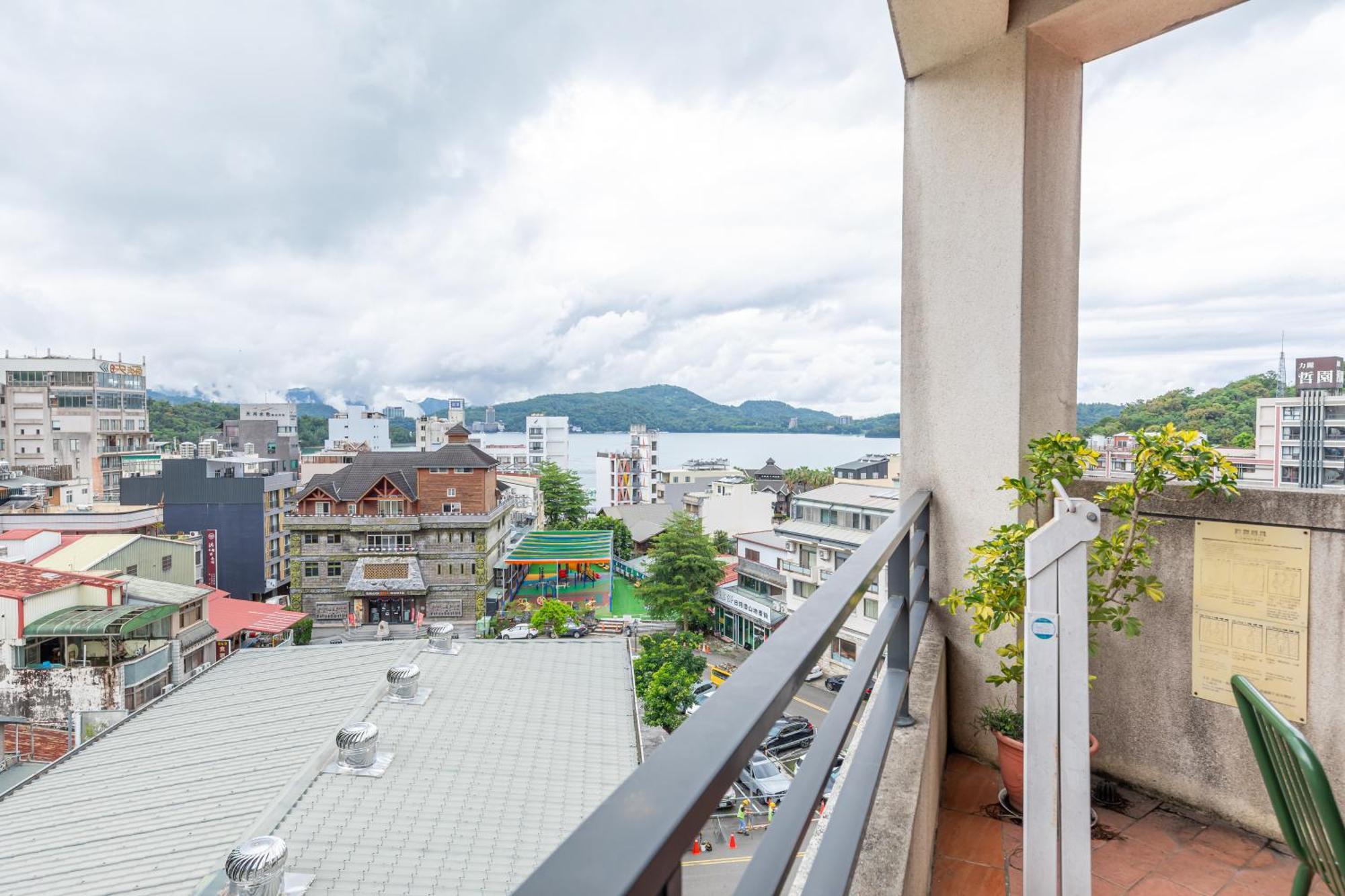 Sun Moon Lake Itathao Vacation Inn With Elevator Yuchi Exterior photo