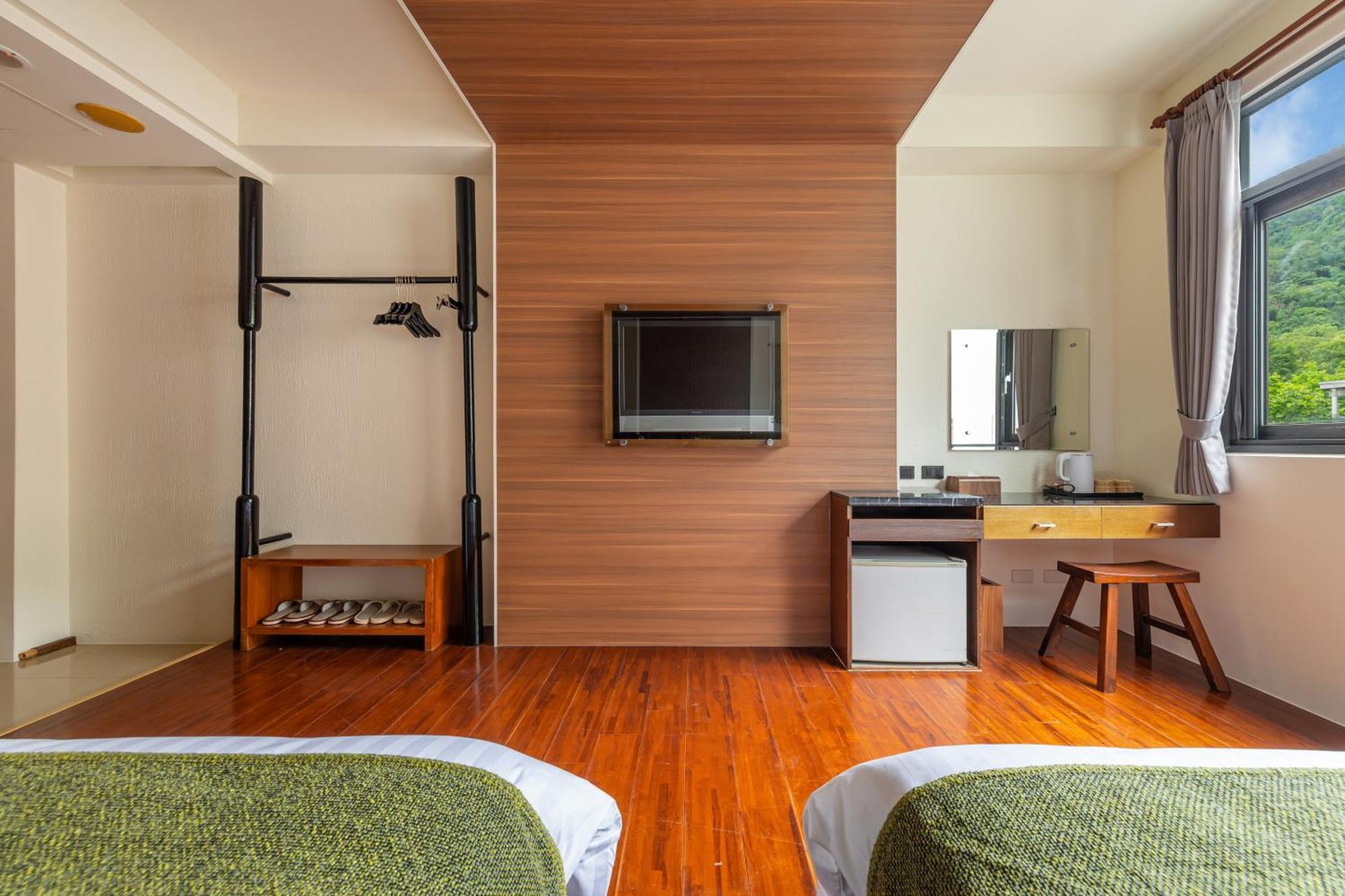 Sun Moon Lake Itathao Vacation Inn With Elevator Yuchi Exterior photo